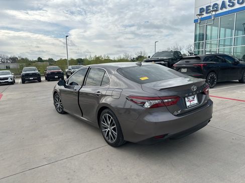 Used 2024 Toyota Camry XLE image 3