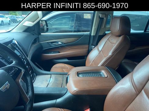 Used 2018 Cadillac Escalade Premium Luxury AWD/4WD image 5