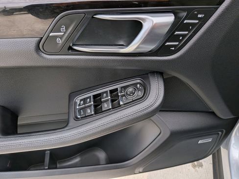 Used 2021 Porsche Macan AWD/4WD image 11