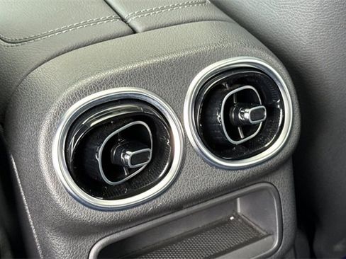 Used 2025 Mercedes-Benz GLC 300 4MATIC image 43