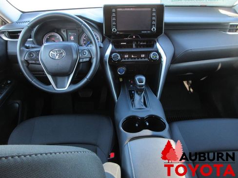 Certified 2022 Toyota Venza LE image 9
