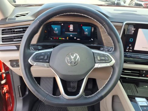 Used 2025 Volkswagen Atlas SE FWD image 19