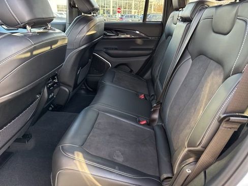 Used 2022 Jeep Grand Cherokee Altitude image 23