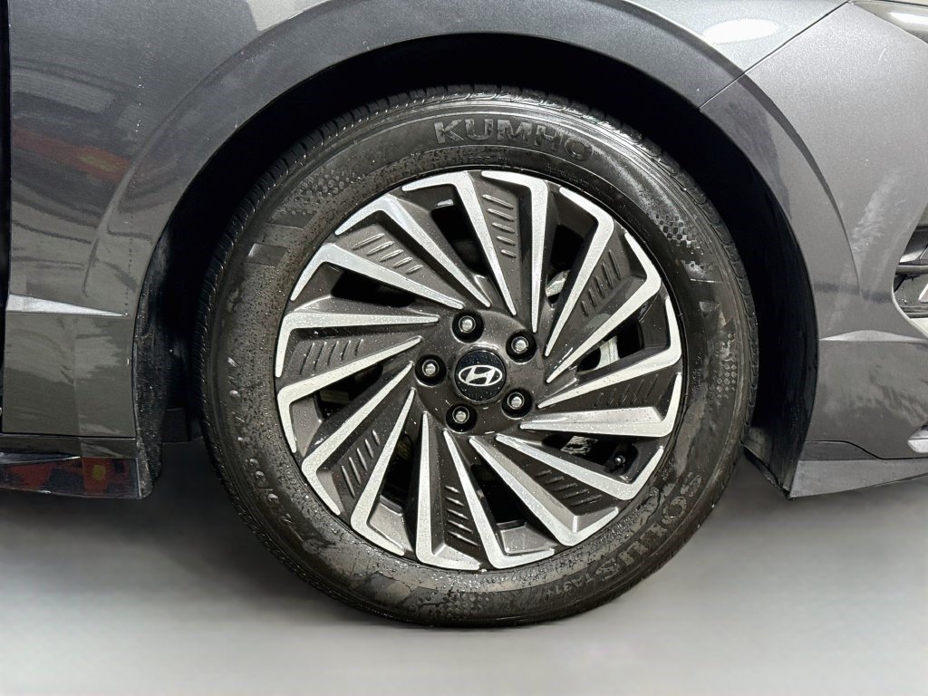 Used 2025 Hyundai Sonata SEL FWD image 30