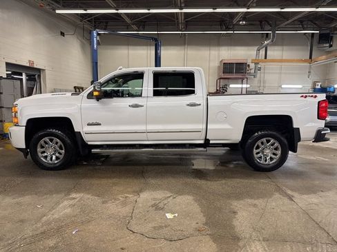 Used 2019 Chevrolet Silverado 3500 High Country w/ Duramax Plus Package image 3