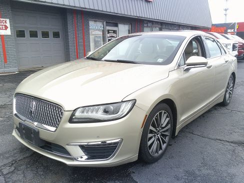 Used 2017 Lincoln MKZ Select w/ Technology Package FWD image 2