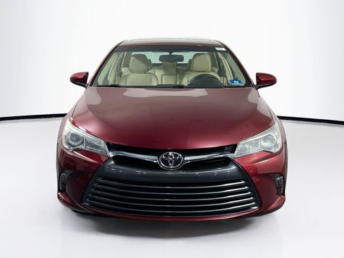 Used 2016 Toyota Camry XLE w/ Moonroof Package FWD image 2