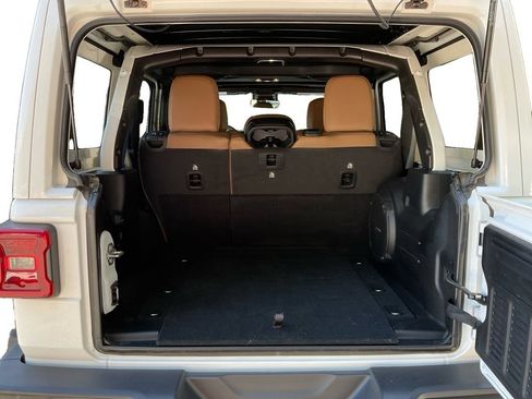 Used 2021 Jeep Wrangler Unlimited Sahara AWD/4WD image 13