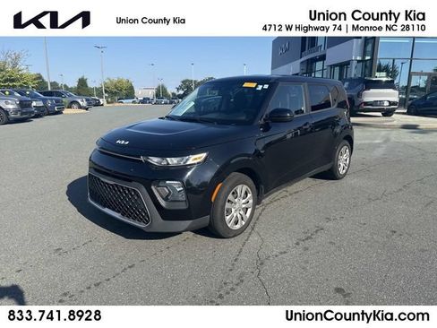 Certified 2022 Kia Soul LX FWD image 1