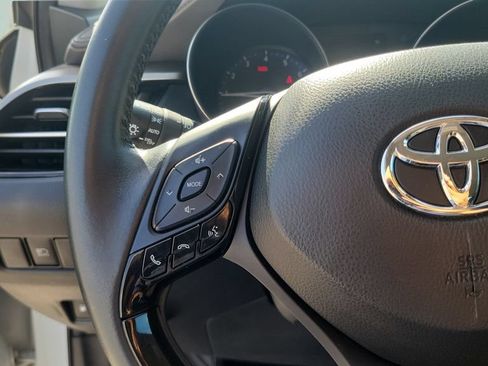 Used 2022 Toyota C-HR Limited FWD image 17