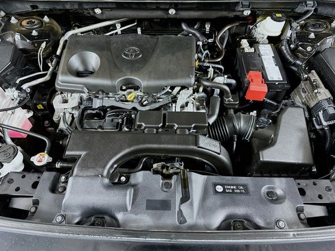 Used 2021 Toyota RAV4 LE image 27