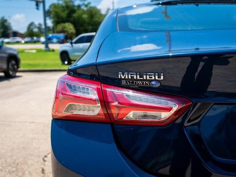 Used 2021 Chevrolet Malibu LT FWD image 16
