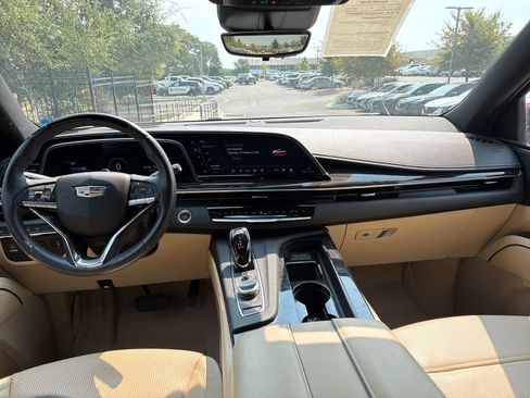 Used 2023 Cadillac Escalade Premium Luxury AWD/4WD image 33
