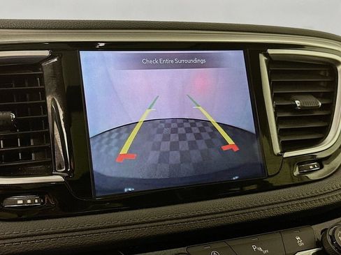 Used 2019 Chrysler Pacifica Limited FWD image 19