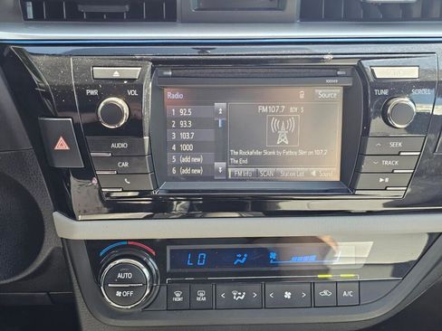 Used 2014 Toyota Corolla LE FWD image 26