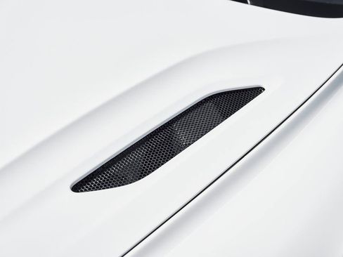 Used 2017 Aston Martin Vanquish S image 11