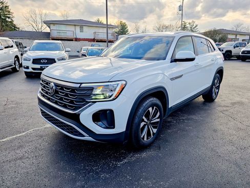 Used 2024 Volkswagen Atlas Cross Sport SE image 7