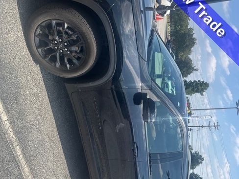 Used 2025 Chevrolet Traverse LT w/ Midnight/Sport Edition FWD image 1