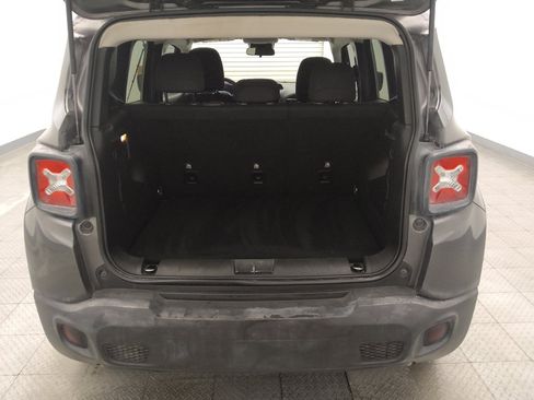 Used 2020 Jeep Renegade Latitude FWD image 29