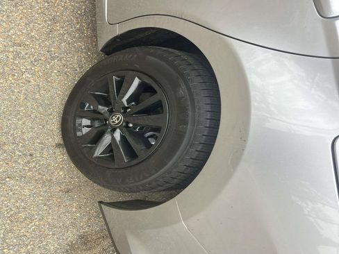 Used 2025 Toyota Camry LE image 16