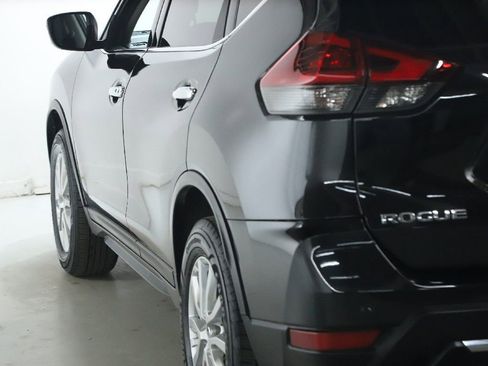 Used 2019 Nissan Rogue SV image 39
