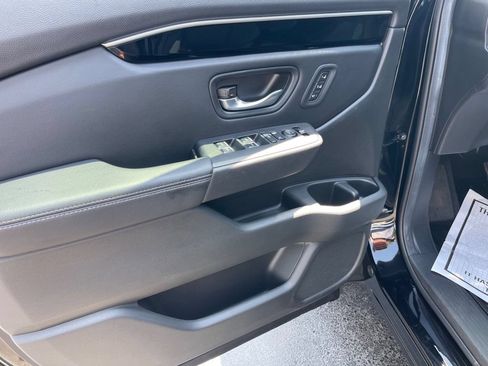 Used 2025 Honda Pilot EX-L image 11