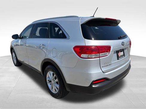 Used 2016 Kia Sorento FWD image 5