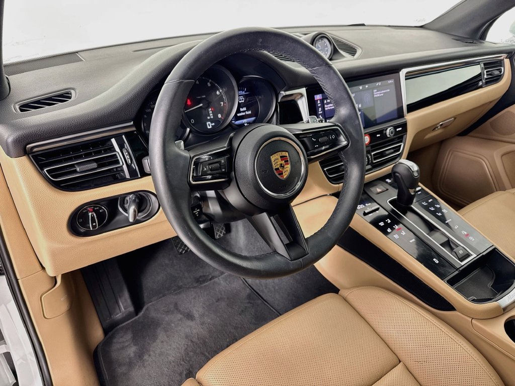 Certified 2023 Porsche Macan Turbo AWD/4WD image 4
