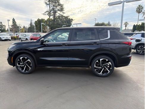 Used 2025 Mitsubishi Outlander SE Tech Package AWD/4WD image 8