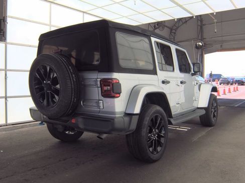 Used 2022 Jeep Wrangler Unlimited Sahara AWD/4WD image 2