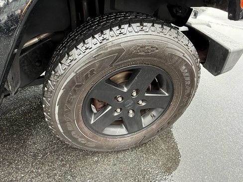 Used 2015 Jeep Wrangler Unlimited Sahara image 4