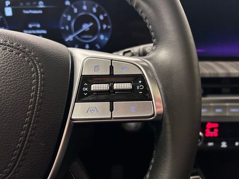 Used 2024 Kia Telluride SX w/ Towing Package FWD image 11