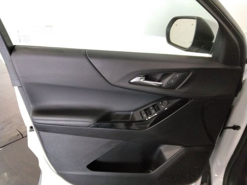 Used 2025 Chevrolet Equinox LT FWD image 27