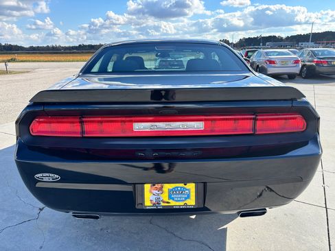 Used 2012 Dodge Challenger SXT image 5