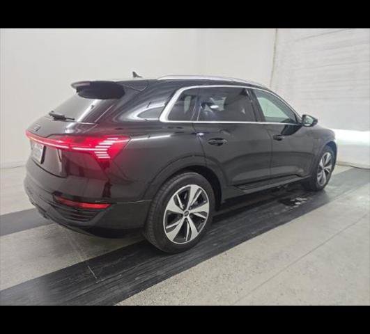 Used 2024 Audi Q8 e-tron Premium Plus AWD/4WD image 23