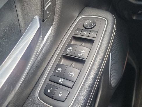Used 2022 RAM 1500 Laramie AWD/4WD image 17