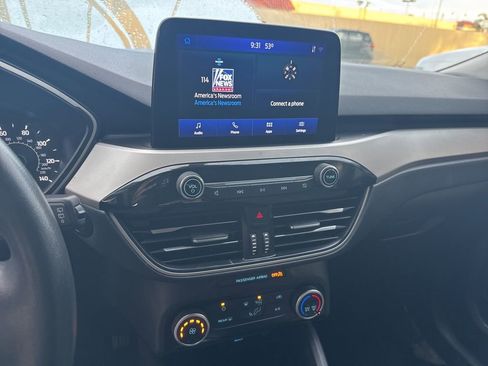 Used 2022 Ford Escape SE image 9