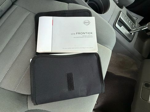 Used 2018 Nissan Frontier S image 36