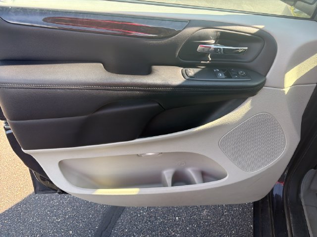 Used 2014 Dodge Grand Caravan SE w/ Quick Order Package 29E SE FWD image 12
