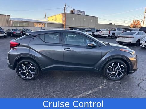 Used 2022 Toyota C-HR XLE image 14