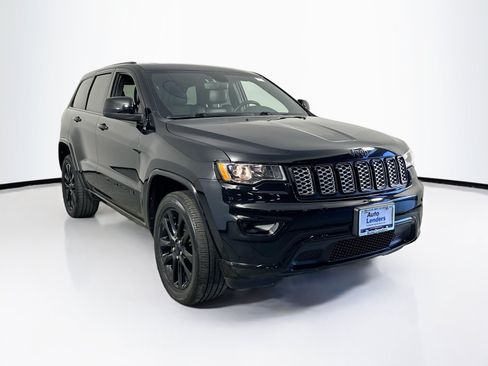 Used 2022 Jeep Grand Cherokee Laredo X AWD/4WD image 3