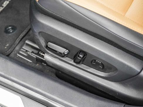 Used 2024 Lexus ES 300h w/ Premium Package FWD image 23