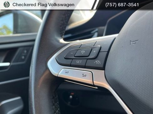 Used 2025 Volkswagen Jetta SE FWD image 37