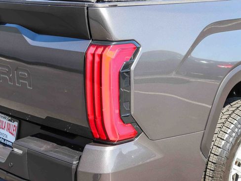 Used 2022 Toyota Tundra SR5 w/ SR5 Convenience Package AWD/4WD image 8