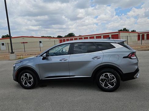 Used 2025 Kia Sportage LX FWD image 2