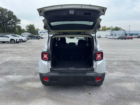 Used 2019 Jeep Renegade Latitude image 5