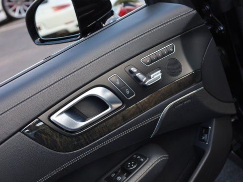 Used 2014 Mercedes-Benz SL 550 image 23
