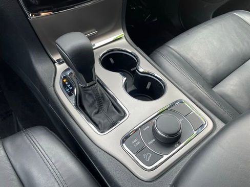 Used 2019 Jeep Grand Cherokee Limited AWD/4WD image 24