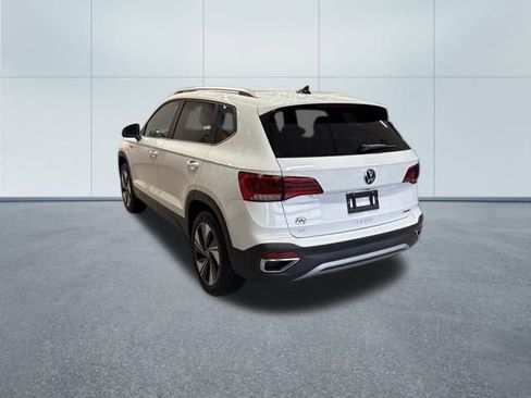 Used 2024 Volkswagen Taos SE image 3