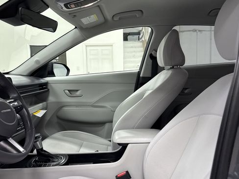 Used 2025 Hyundai Kona SEL image 4